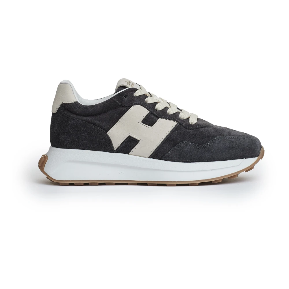 Blaue Sneakers mit Wildlederobermaterial
