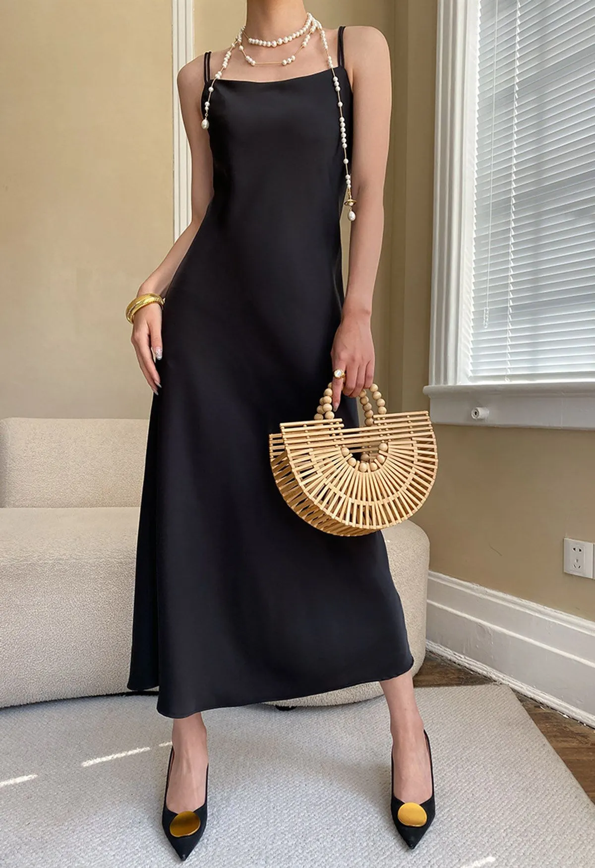 Cami-Kleid aus Satin mit doppelten Trägern in Schwarz