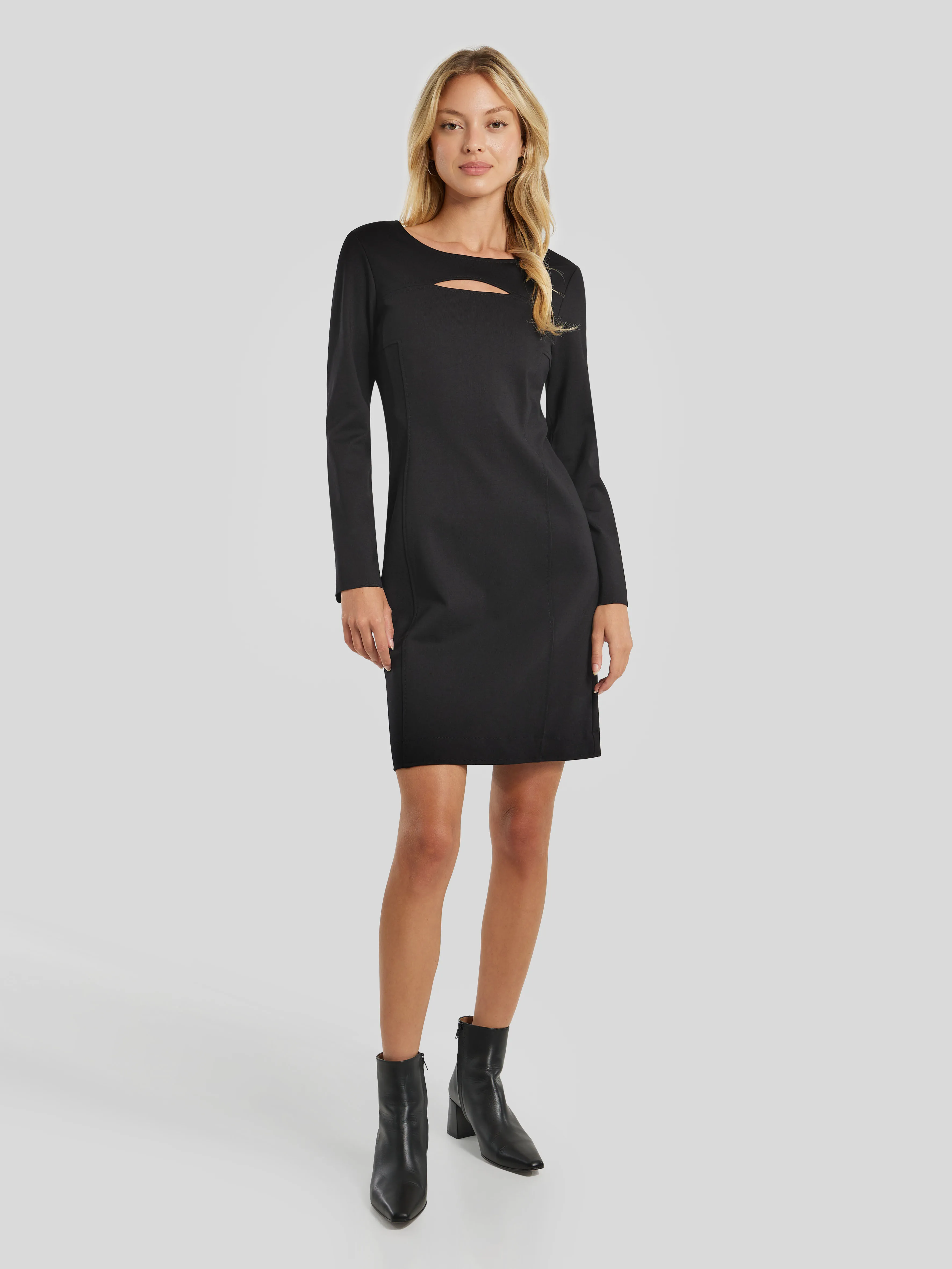 Kleid mit Cut-Out CIIXI