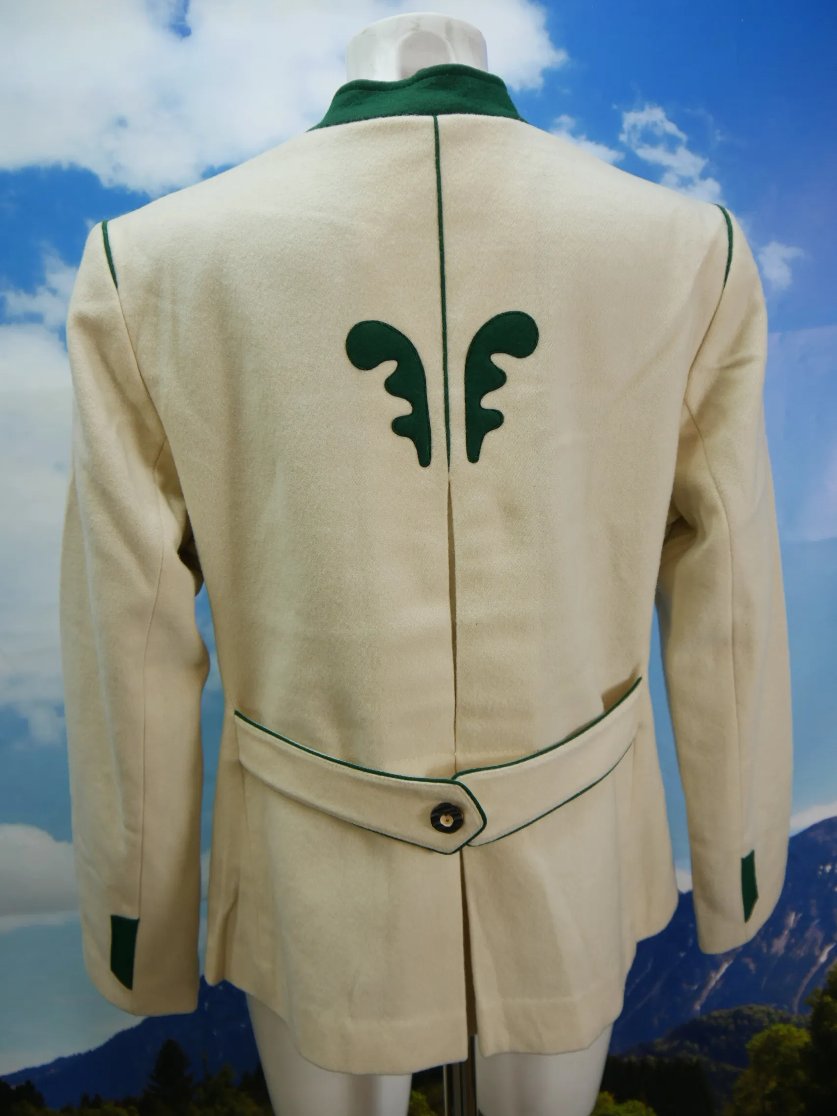 Miss Lagotte beige fabelhaft mit Blumenstickerei Trachtenjacke Jacke Gr.42